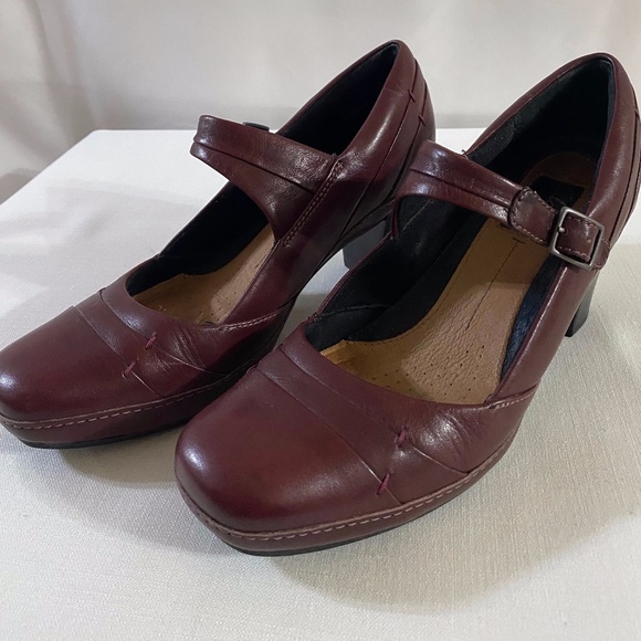 Clarks Burgundy Mary Janes - Picture 5 of 5